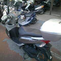 NO.5544　ディオ１１０（ＤＩＯ） ４サイクルエンジン　フューエルインジェクション　リヤボックス付き　スクリーン付き　シルバー　☆彡の画像