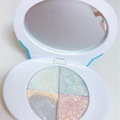 ハチワレのアイシャドウパレット🩵✨の画像