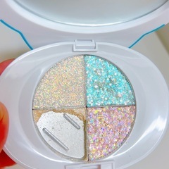 ハチワレのアイシャドウパレット🩵✨の画像