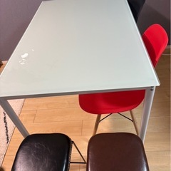 【ガラス天板】ダイニングテーブル　の画像