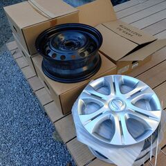 日産純正スチールホイール４本（未使用、ホイールカバー付き）の画像