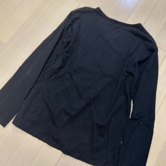 コムサイズム  メンズ　ロンT 黒のＶネックの画像