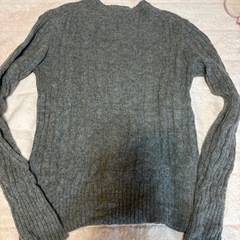 グレーセーターの画像