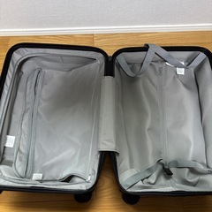 【ファスナー一部故障有】スーツケース(小型) の画像