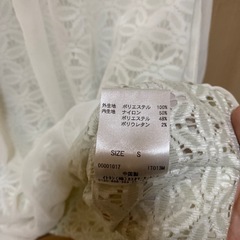 綺麗めトップスの画像