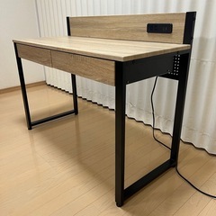 USB ×コンセント付きパソコンデスク　CORSAIR T3 RUSH V2 チャコールチェア　　の画像