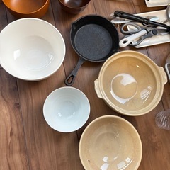 食器おまとめ　スキレット　土鍋　ハリオ急須　皿　コップの画像