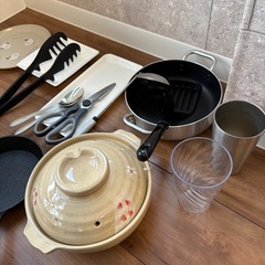 食器おまとめ　スキレット　土鍋　ハリオ急須　皿　コップの画像