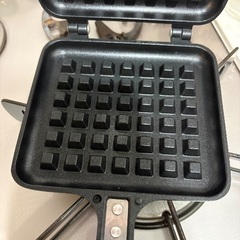 デロンギのケトル、ワッフルメーカー直火用のセットの画像