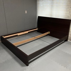 ニトリ　コンセント2口付き　クイーンベッドフレームの画像