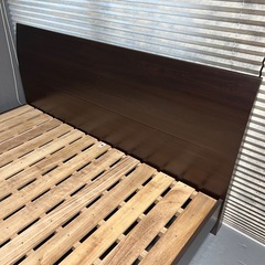 ニトリ　コンセント2口付き　クイーンベッドフレームの画像