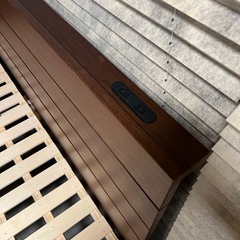 ニトリ　コンセント2口付き　クイーンベッドフレームの画像