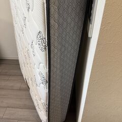 シーリー　sealy　セミダブルベッドの画像