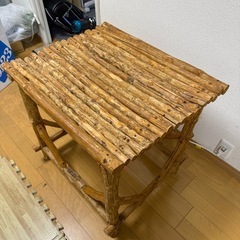 ハンドメイドな木の台の画像