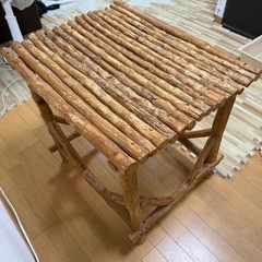 ハンドメイドな木の台の画像