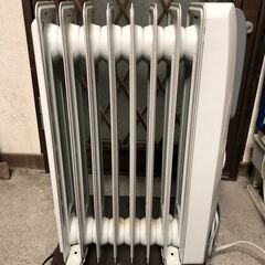 配送可　空気を汚さない暖房器具　デロンギ　DeLonghi　オイルヒーター【3～8畳】ON/OFFタイマー機能付き　H770812EFS　動作確認済み　中古美品の画像