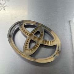 トヨタエンブレム。濃いめのパープルの画像