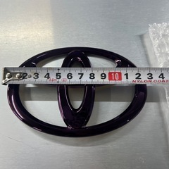 トヨタエンブレム。濃いめのパープルの画像