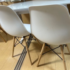 伸長式ダイニングテーブル　椅子二脚セット　　の画像