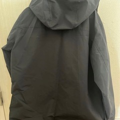 UNIQLOブラック マウンテンパーカー フード付き　XLの画像