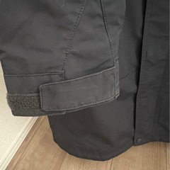 UNIQLOブラック マウンテンパーカー フード付き　XLの画像