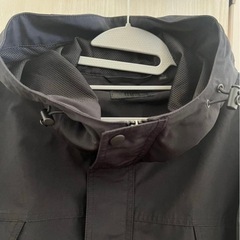 UNIQLOブラック マウンテンパーカー フード付き　XLの画像