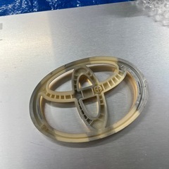 トヨタエンブレム艶消しゴールドの画像