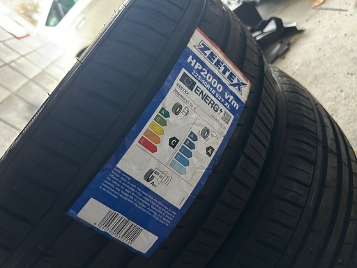 ZEETEX 225/40R18   HP2000 vfm
