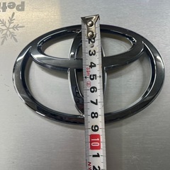 トヨタエンブレム。薄いブラックメッキの画像