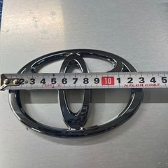 トヨタエンブレム。薄いブラックメッキの画像