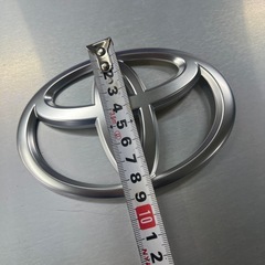 トヨタエンブレム艶消しシルバーの画像