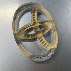 トヨタエンブレム艶消しシルバーの画像