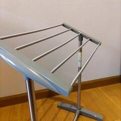 コンパクトな室内物干し グレー　タオル干し　マット干しの画像