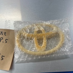 トヨタのエンブレム未加工品の画像