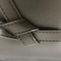 革製　黒色　小型バッグ肩掛けショルダー紐つきの画像