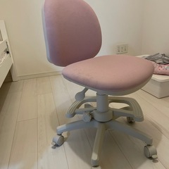 高さ調整可能なキッズ用椅子の画像