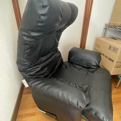 商談中！！中古品　座椅子角擦れて損傷部分数カ所あり！希望の方写真追加します。気にならない方のみコメントくだ下さいの画像