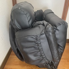 商談中！！中古品　座椅子角擦れて損傷部分数カ所あり！希望の方写真追加します。気にならない方のみコメントくだ下さいの画像