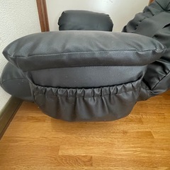 商談中！！中古品　座椅子角擦れて損傷部分数カ所あり！希望の方写真追加します。気にならない方のみコメントくだ下さいの画像