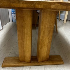 ダイニングテーブルの画像