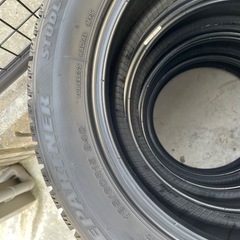 🟪スタッドレスタイヤ🟪185/60R15🟪BRIDGESTONE ICE PARTNER🟪屋根付き壁付き倉庫でシートをかけて厳重に保管しています🟪タイヤ値上がりの今、大変お買い得ですよ‼️の画像