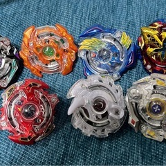 ベイブレードスタジアム＋ベイブレード7個セットの画像