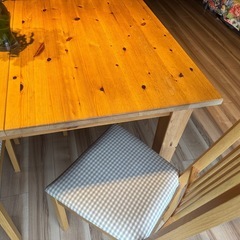 【IKEA / ダイニングテーブル】STORNAS 椅子4脚付き木製
の画像