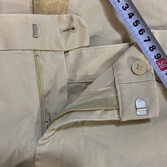 UNIQLOパンツSベージュの画像