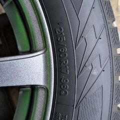 スタッドレスタイヤ　215/60R17　ホイル付4本の画像