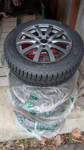 スタッドレスタイヤ　215/60R17　ホイル付4本