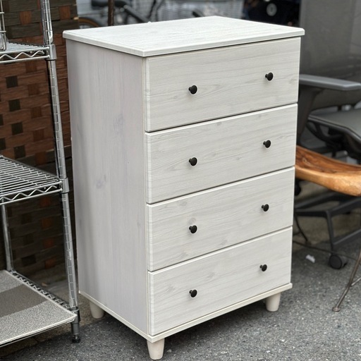 《売約済》ニトリ フローリオ チェスト 衣服 タンス 4段 ホワイト ウッド 収納家具 シンプル 北欧風 白家具 コンパクト フレンチ 風