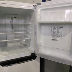 ジャングル×2和泉大型良品館 　冷蔵庫　ハイセンス　HR-D1302　130L　2019年製　2ドア　※正面下・右側面キズあり　【R-194】の画像