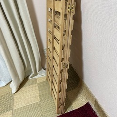 折り畳める、布団の下に敷く用のスノコです。の画像