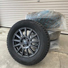 ヨコハマタイヤスタッドレス4本ホイールセット215/65/R16インチの画像